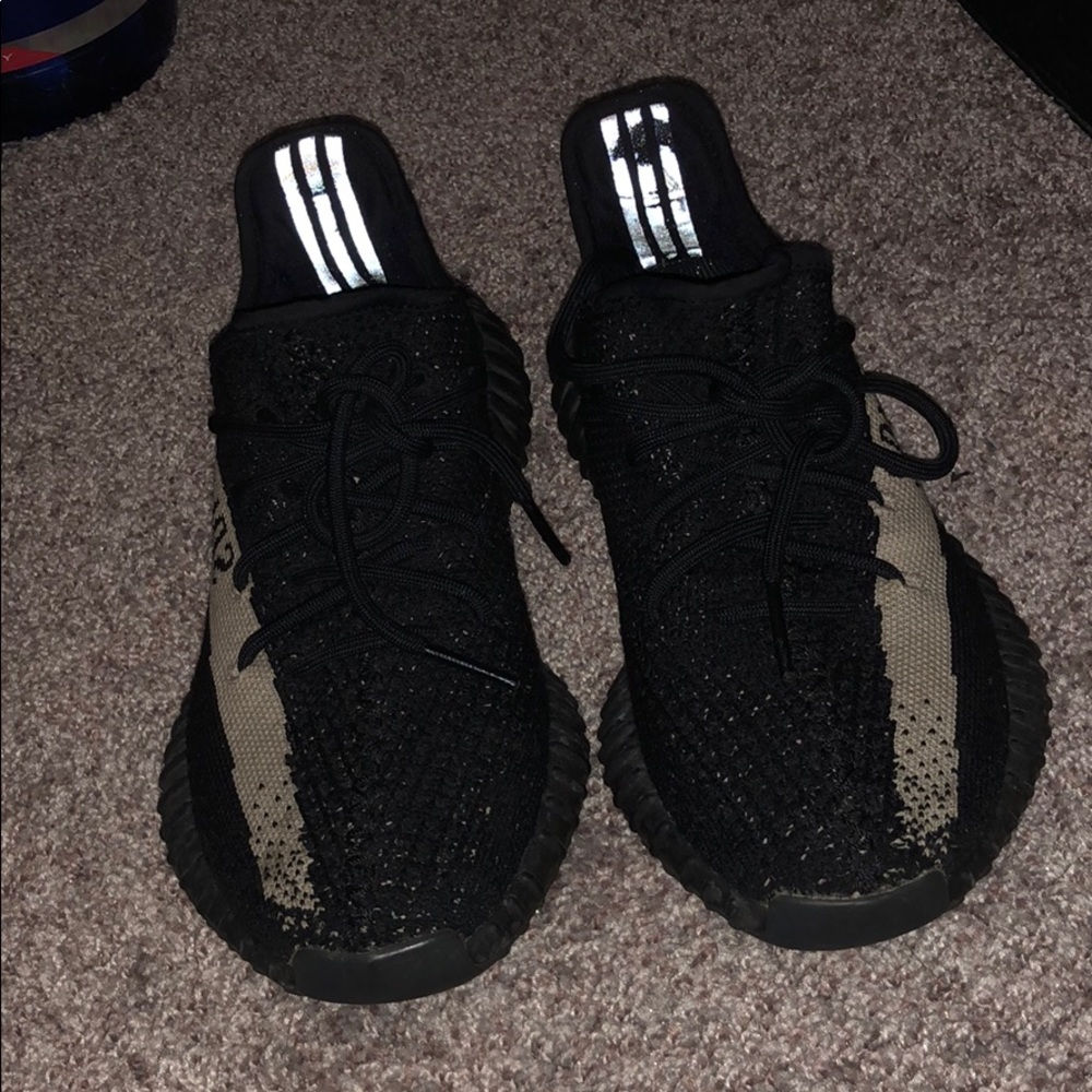 Yeezy boost ( 100% authentic)
